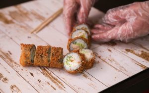 Maki, uramaki, nigiri. Čo je to? Alebo spoznávame sushi